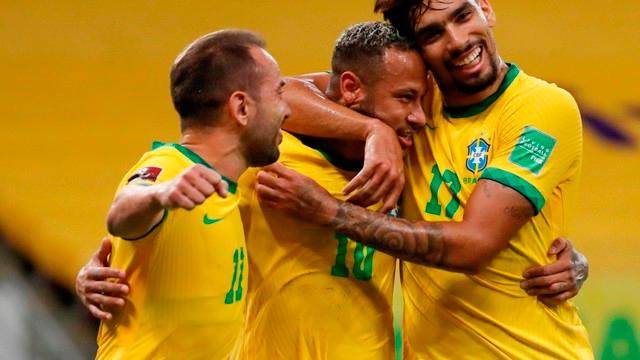 AYX 体育-世预赛进球第1 国家队吃牌第1 内马尔让人爱且恨